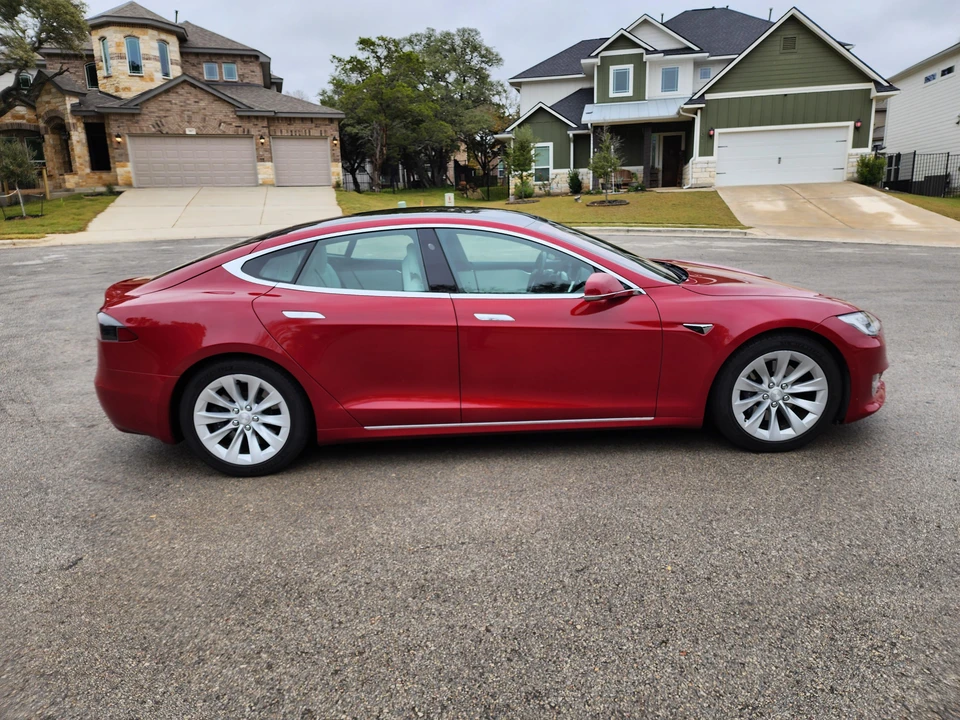 2017 Tesla Model S - Image 24 of 31