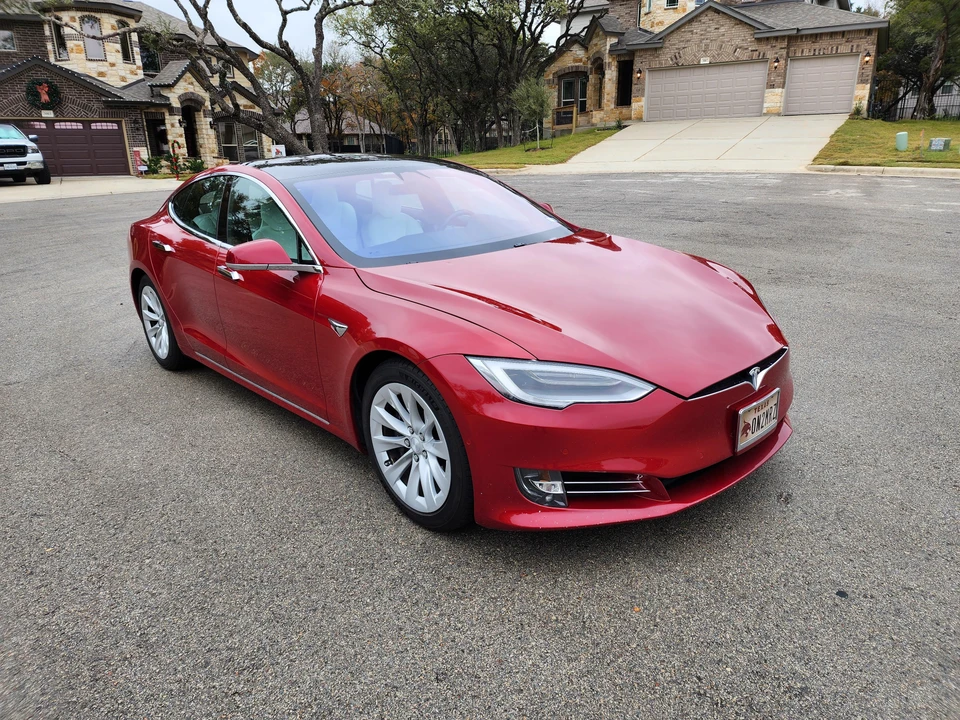 2017 Tesla Model S - Image 28 of 31