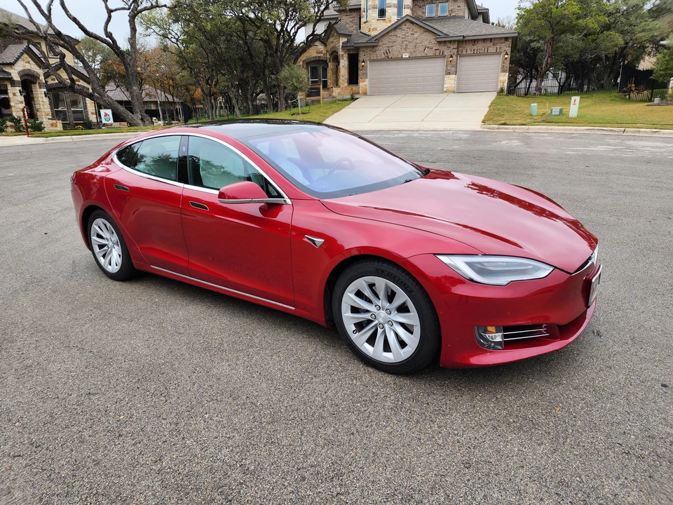 2017 Tesla Model S - Image 26 of 31