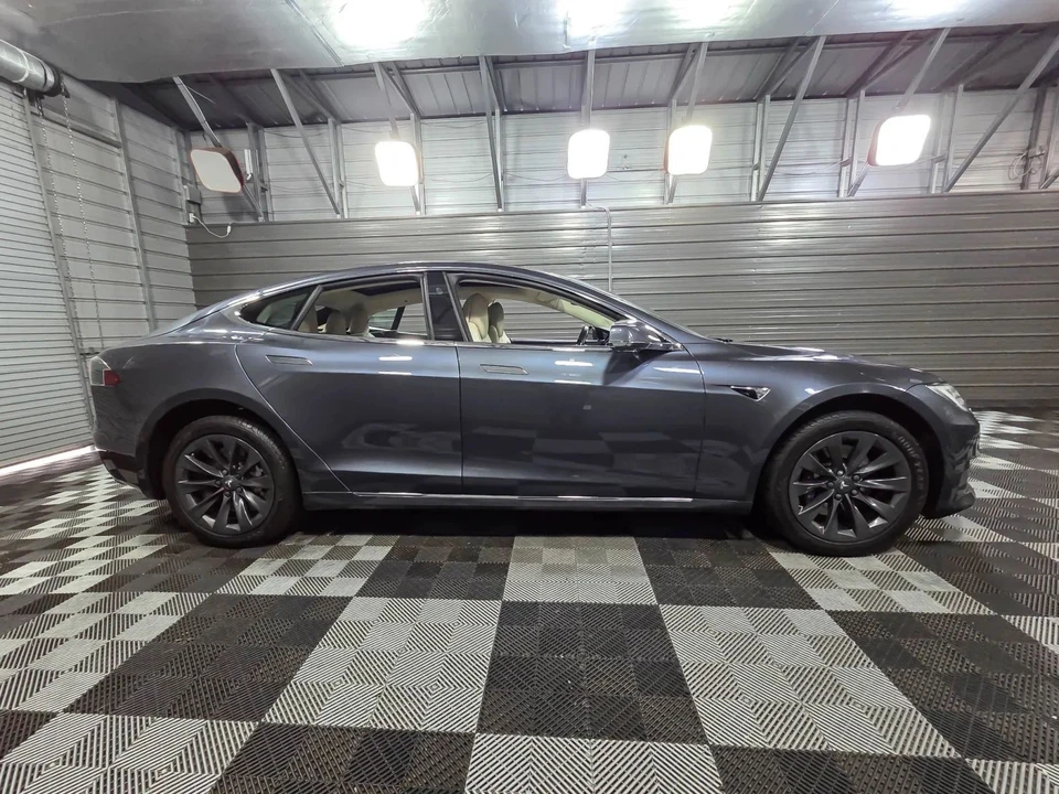 2017 Tesla Model S - Image 9 of 12
