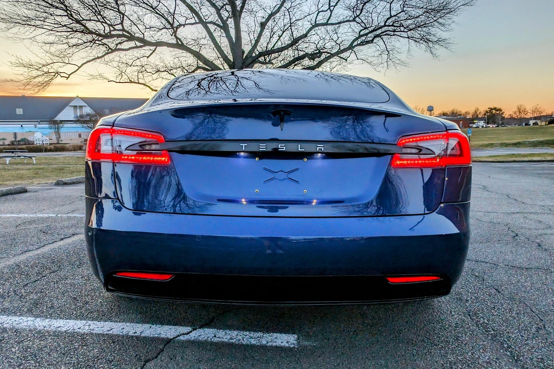 2017 Tesla Model S - Image 8 of 31
