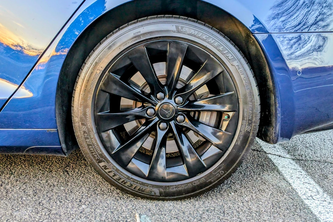 2017 Tesla Model S - Image 24 of 31