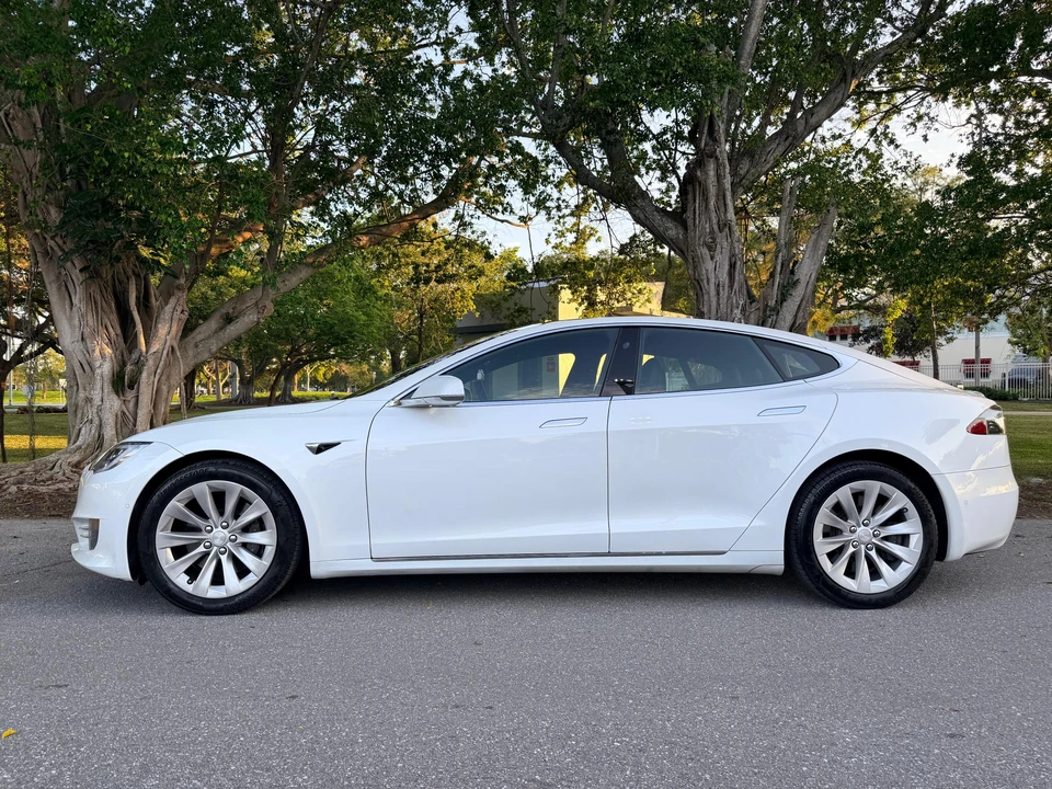 2017 Tesla Model S - Image 13 of 31