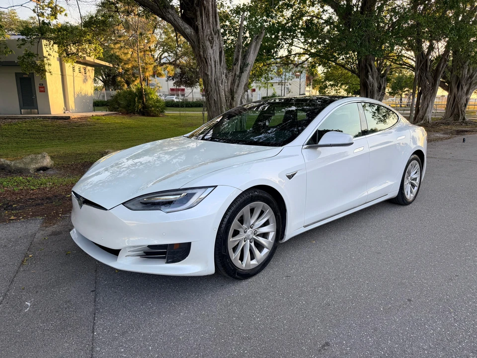 2017 Tesla Model S - Image 9 of 31