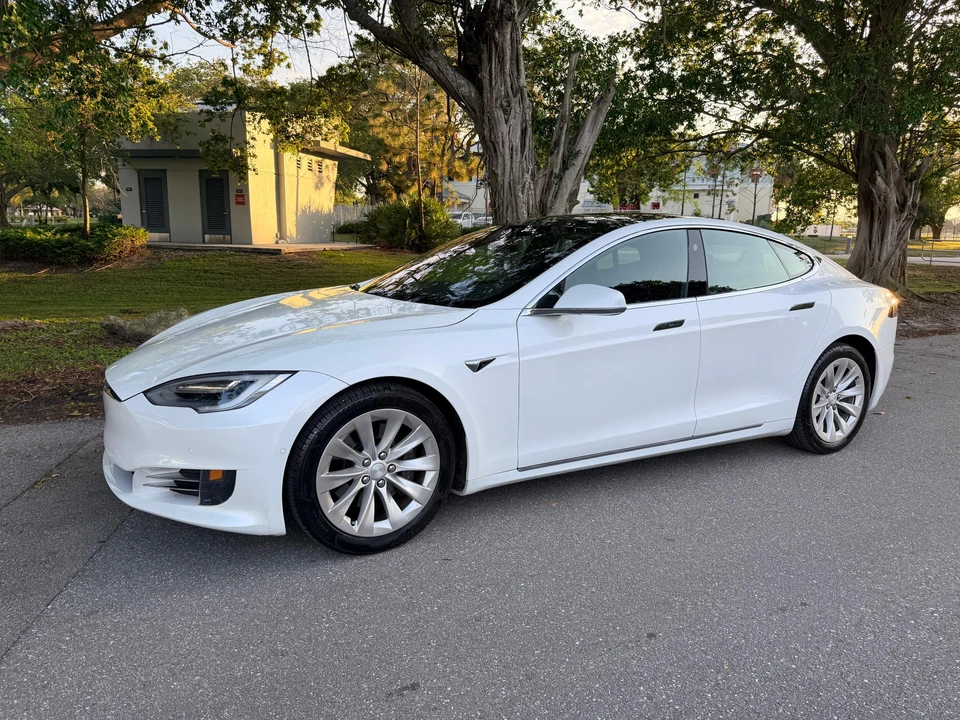 2017 Tesla Model S - Image 11 of 31