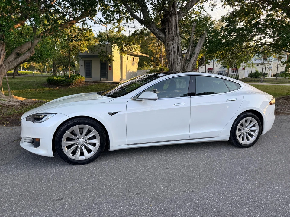 2017 Tesla Model S - Image 12 of 31