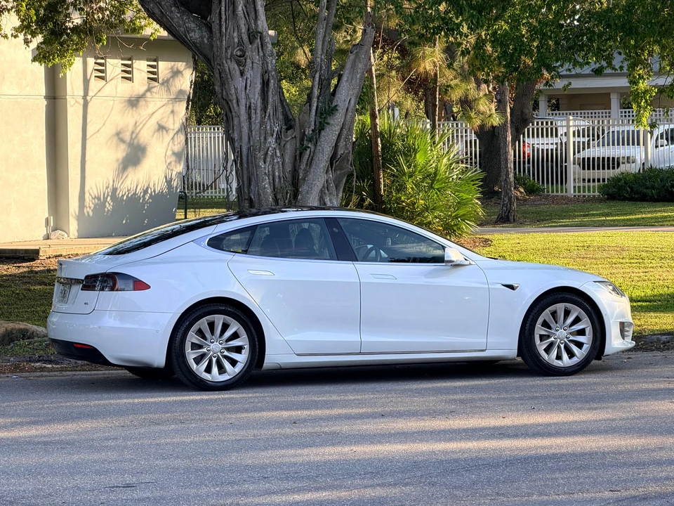 2017 Tesla Model S - Image 18 of 31