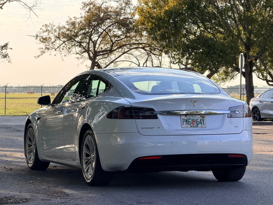 2017 Tesla Model S - Image 15 of 31