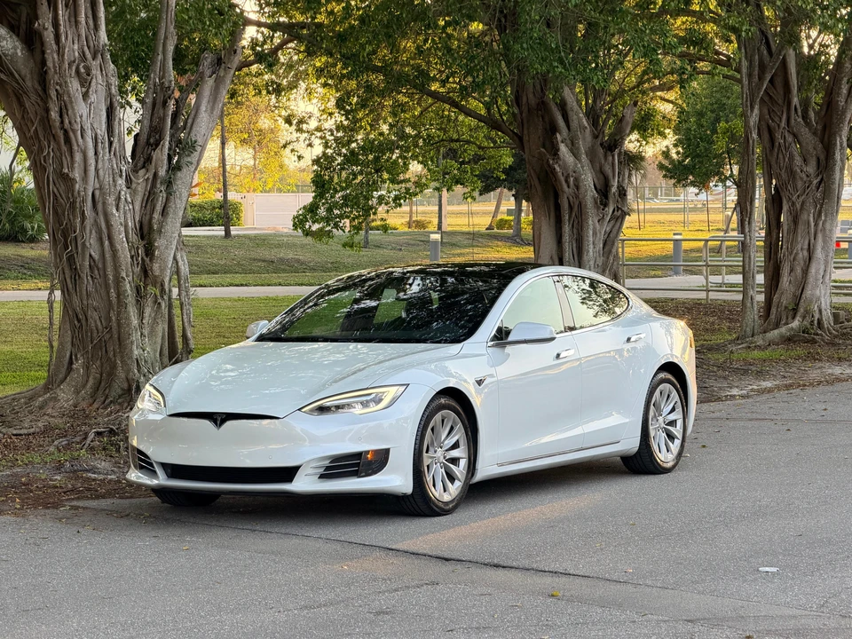 2017 Tesla Model S - Image 8 of 31