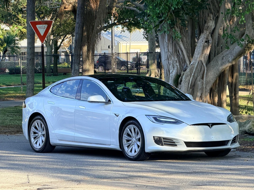 2017 Tesla Model S - Image 20 of 31
