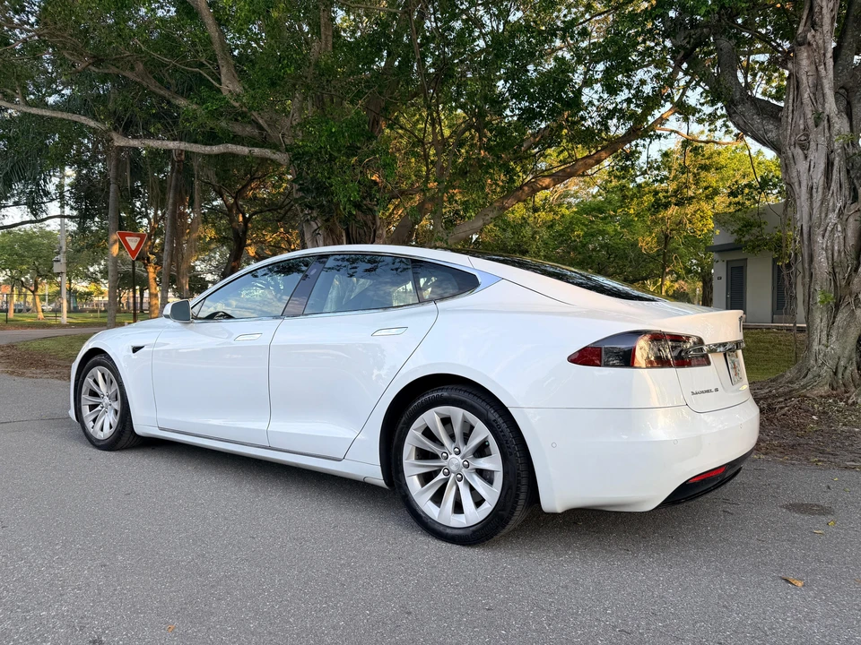 2017 Tesla Model S - Image 14 of 31