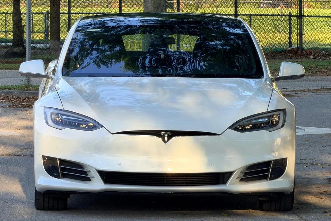 2017 Tesla Model S - Image 2 of 31