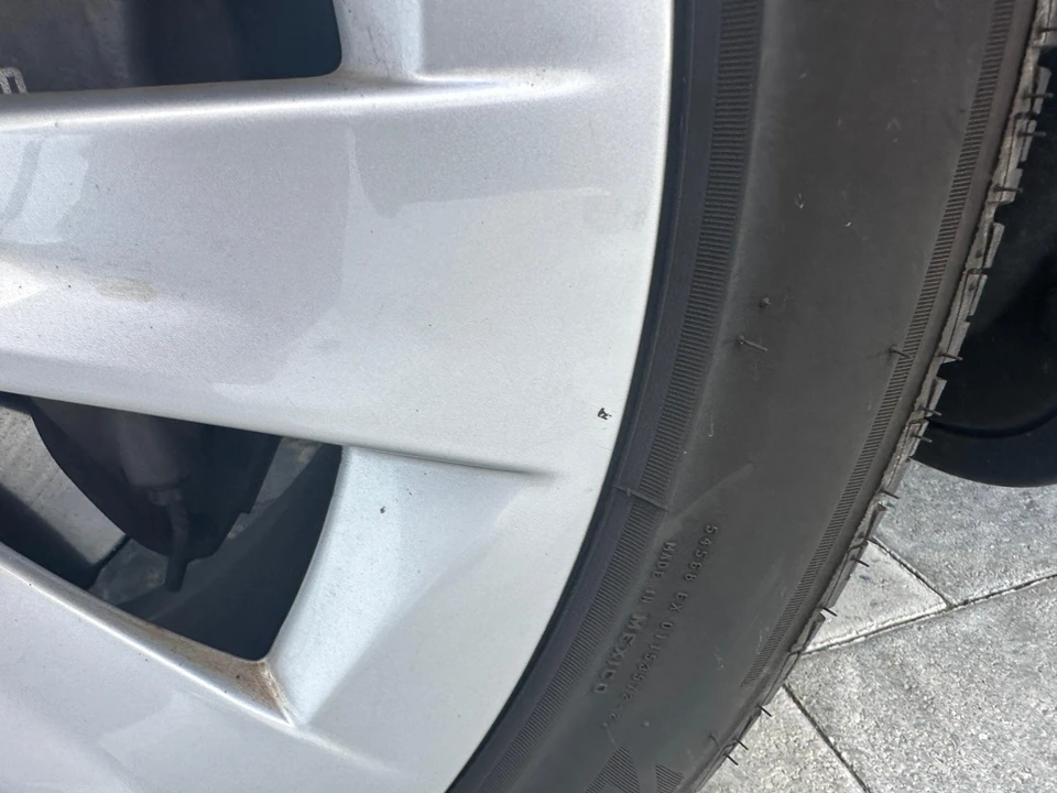 2017 Tesla Model S - Image 28 of 30