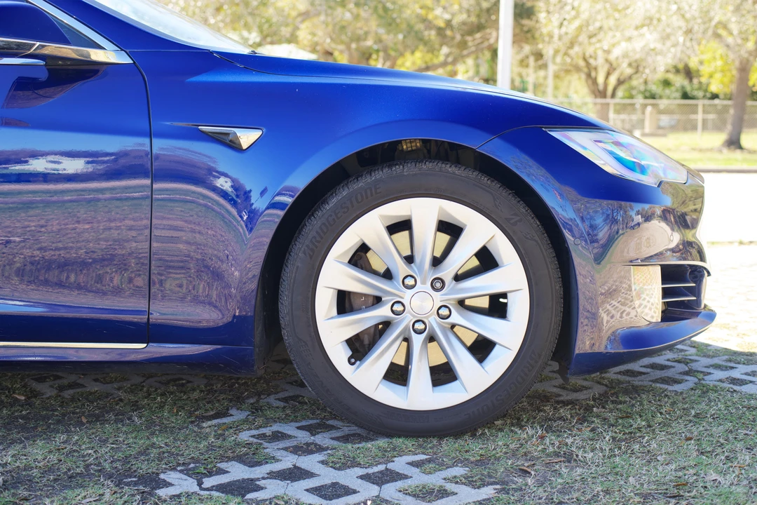 2017 Tesla Model S - Image 24 of 30