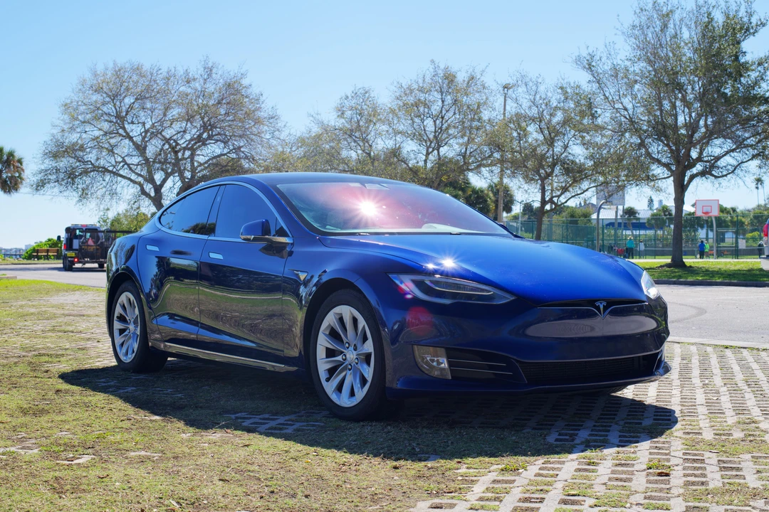 2017 Tesla Model S - Image 8 of 30