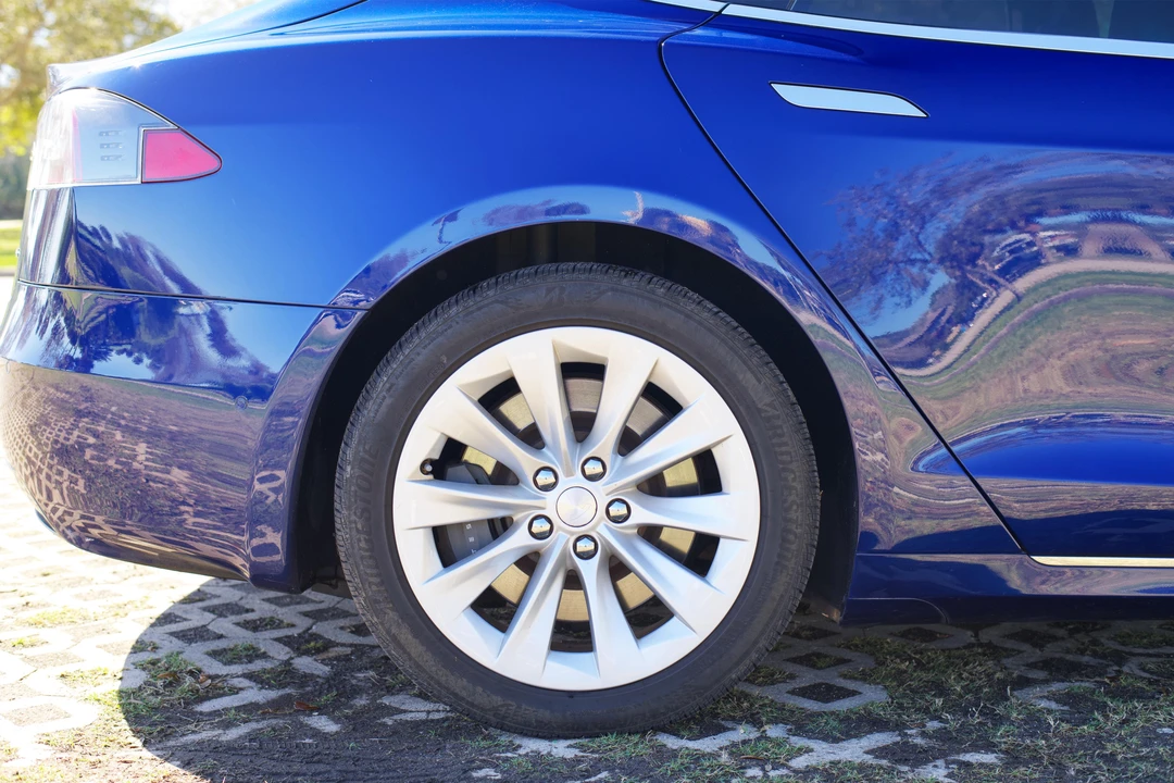 2017 Tesla Model S - Image 23 of 30