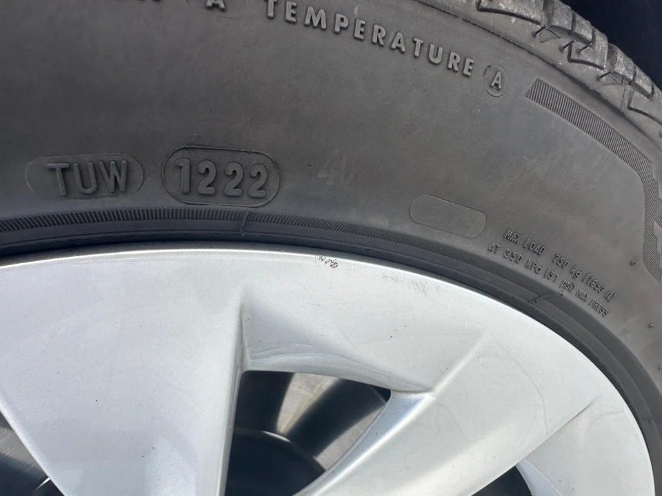 2017 Tesla Model S - Image 26 of 30