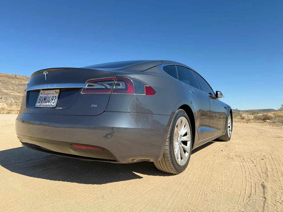 2017 Tesla Model S - Image 18 of 31