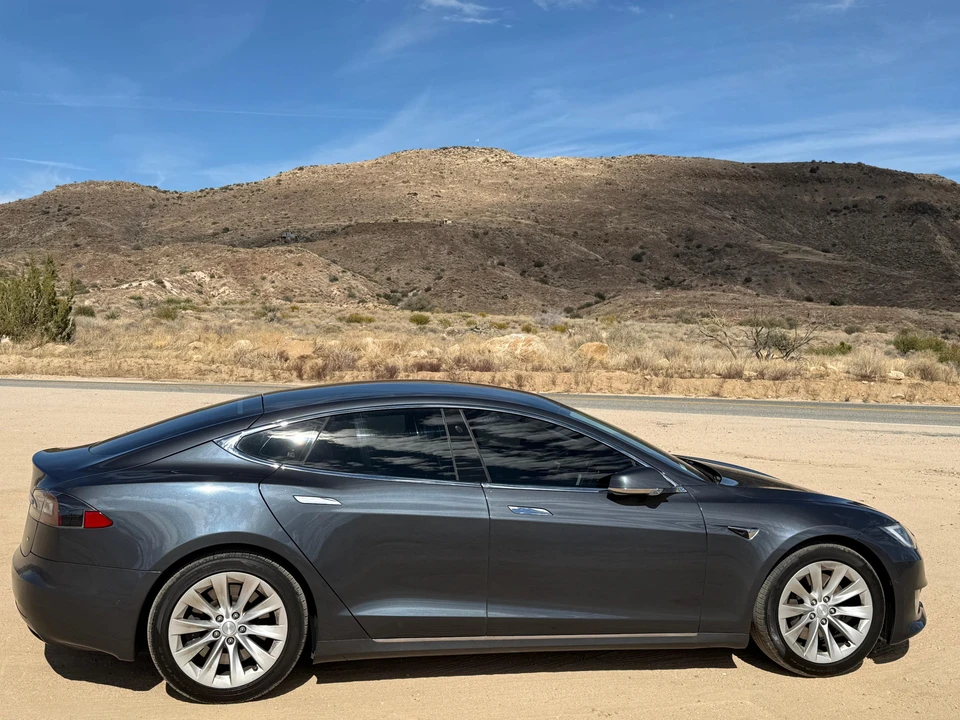 2017 Tesla Model S - Image 21 of 31