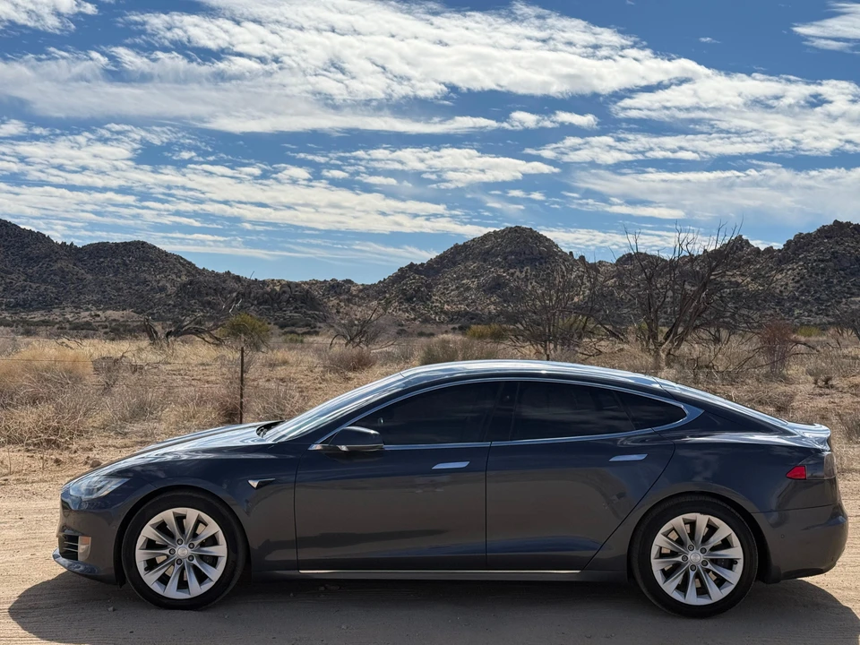 2017 Tesla Model S - Image 13 of 31