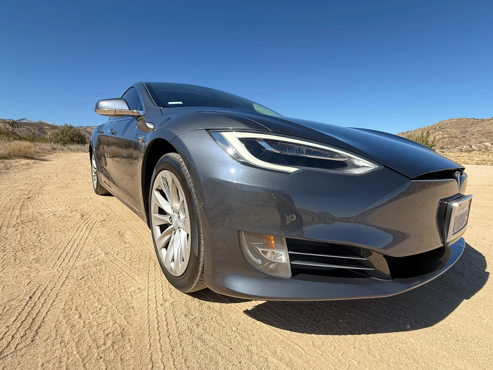 2017 Tesla Model S - Image 24 of 31