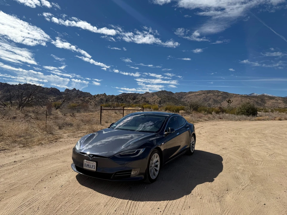 2017 Tesla Model S - Image 8 of 31