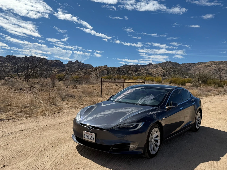 2017 Tesla Model S - Image 10 of 31