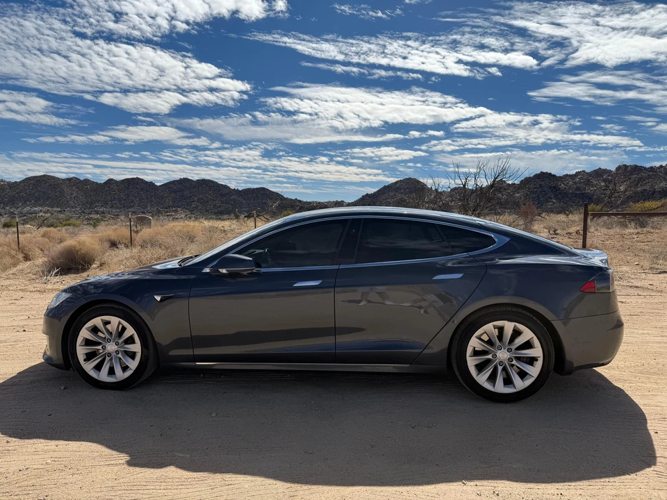 2017 Tesla Model S - Image 14 of 31