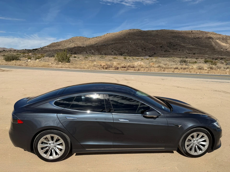 2017 Tesla Model S - Image 22 of 31