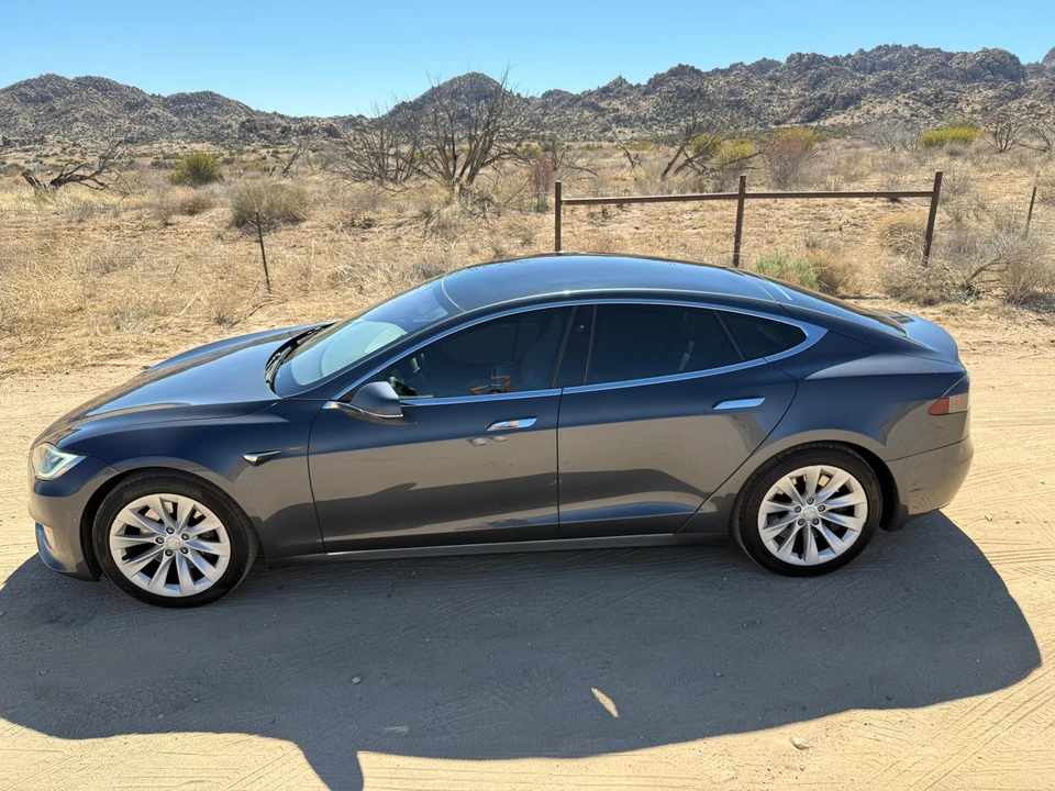 2017 Tesla Model S - Image 12 of 31