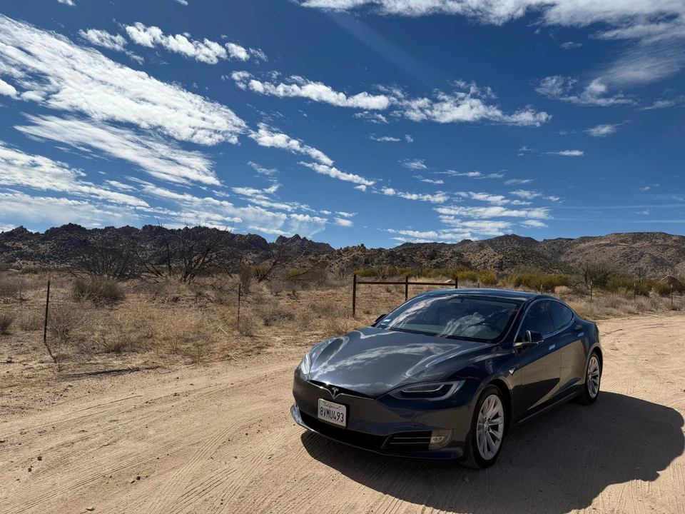 2017 Tesla Model S - Image 9 of 31