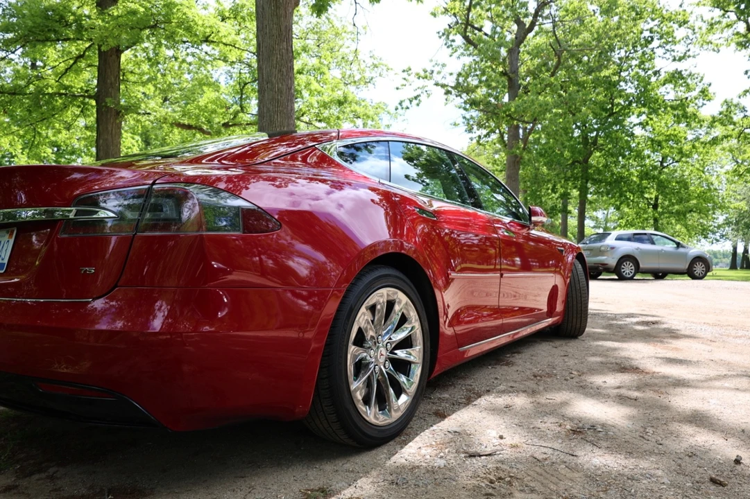 2017 Tesla Model S - Image 2 of 18