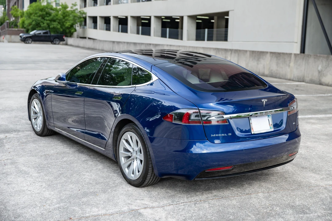 2017 Tesla Model S - Image 4 of 31