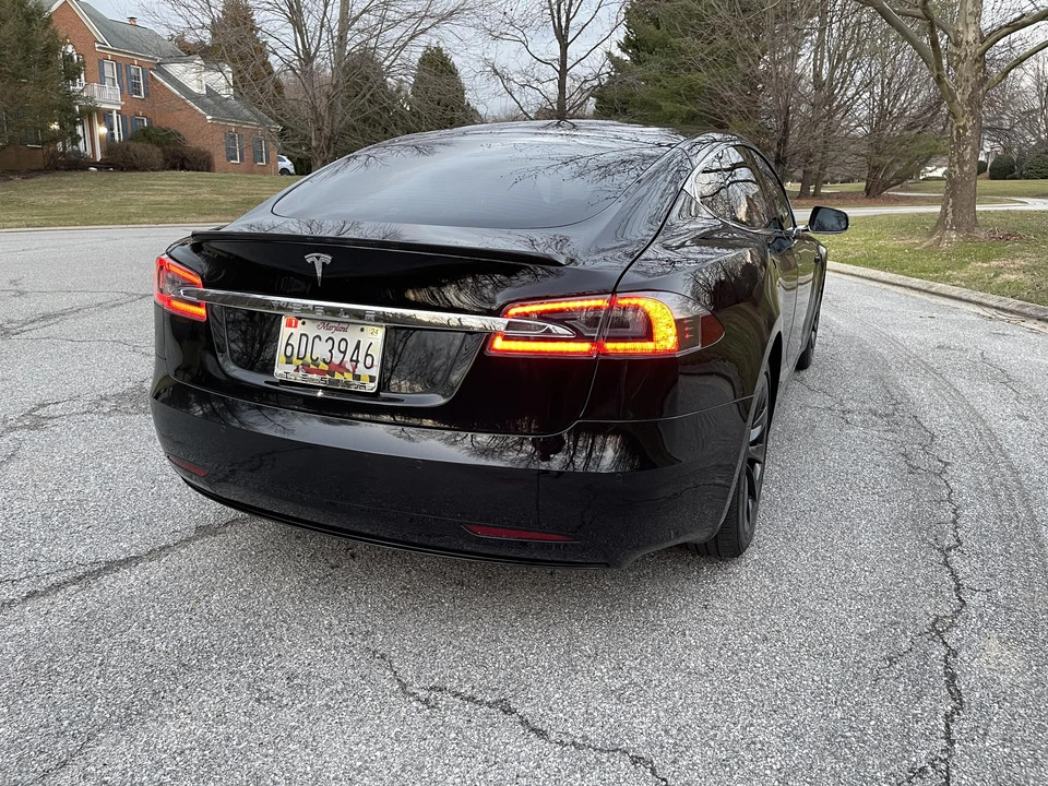 2017 Tesla Model S - Image 27 of 31