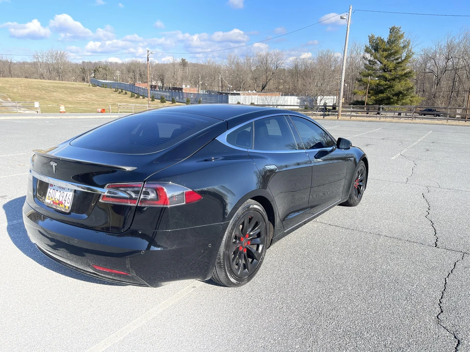 2017 Tesla Model S - Image 28 of 31
