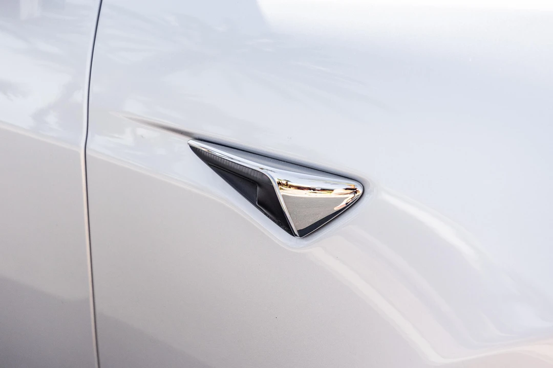 2017 Tesla Model S - Image 23 of 31