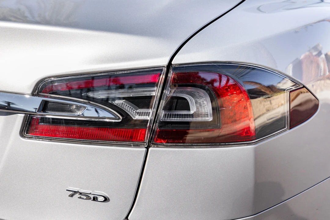 2017 Tesla Model S - Image 21 of 31