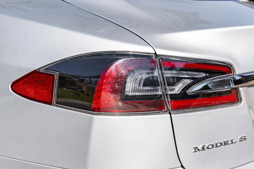 2017 Tesla Model S - Image 17 of 31