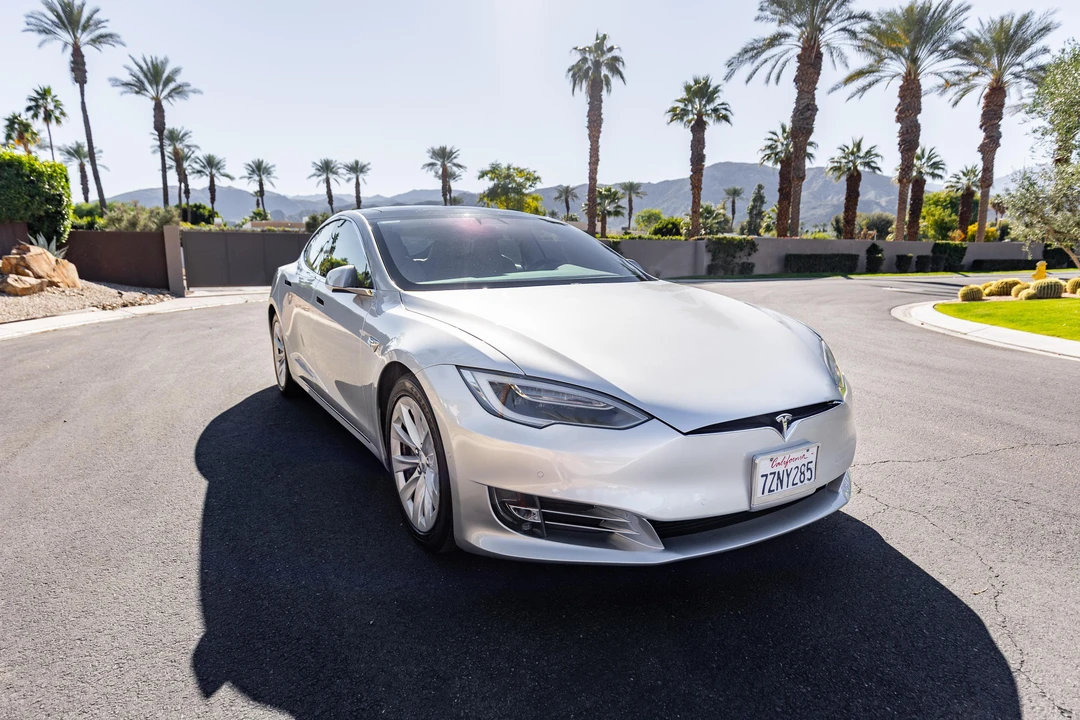 2017 Tesla Model S - Image 10 of 31