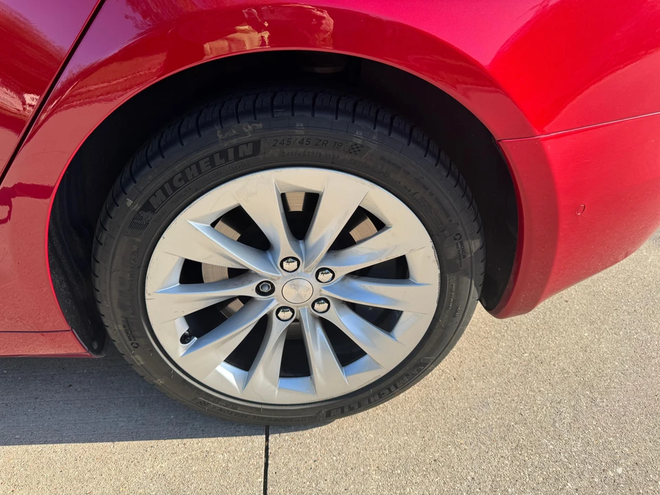 2017 Tesla Model S - Image 25 of 31