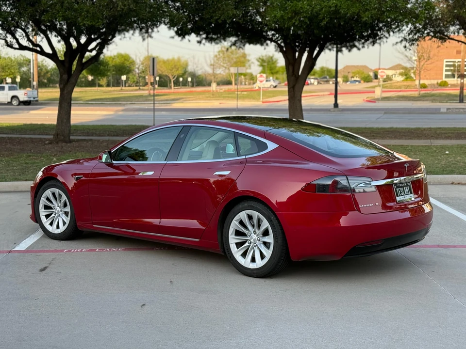 2017 Tesla Model S - Image 8 of 31