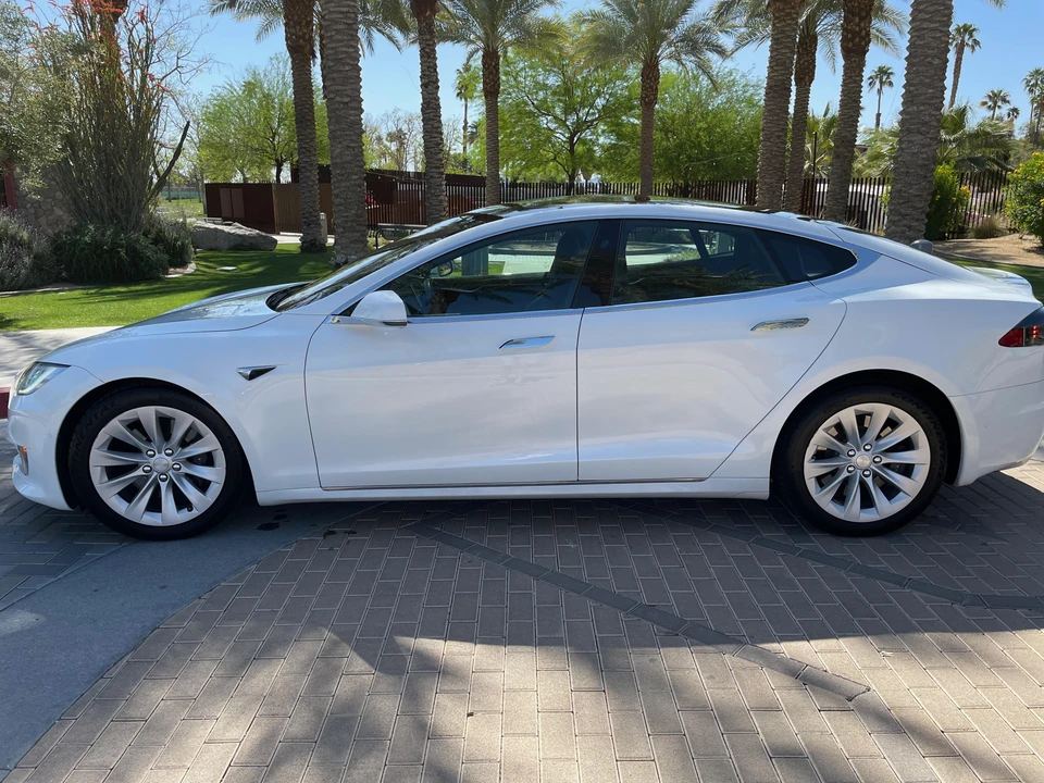 2017 Tesla Model S - Image 8 of 31