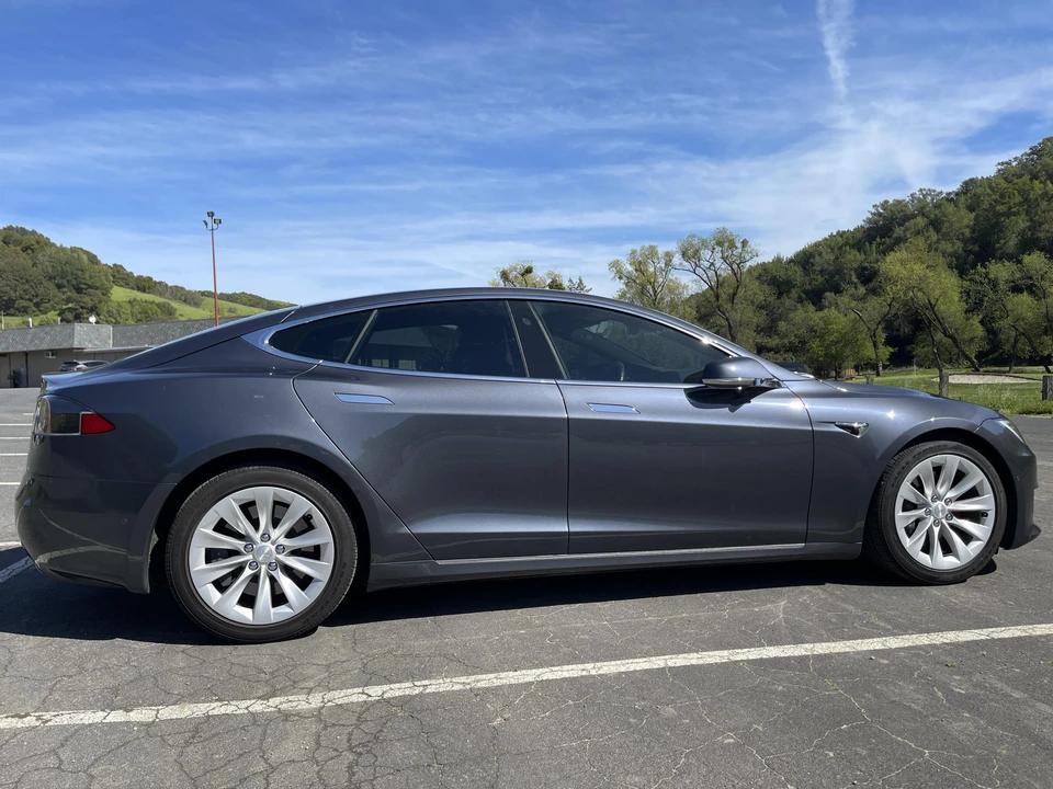 2017 Tesla Model S - Image 18 of 31