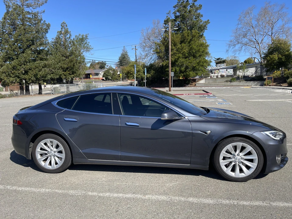 2017 Tesla Model S - Image 19 of 31