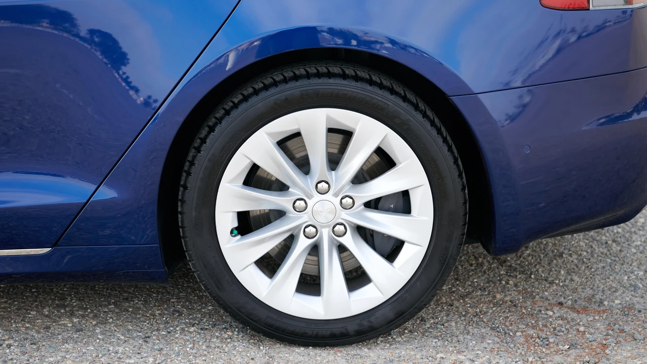 2017 Tesla Model S - Image 27 of 31