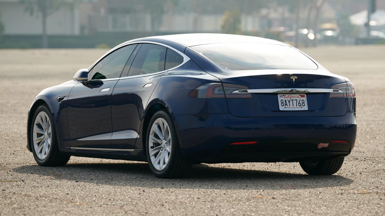 2017 Tesla Model S - Image 8 of 31