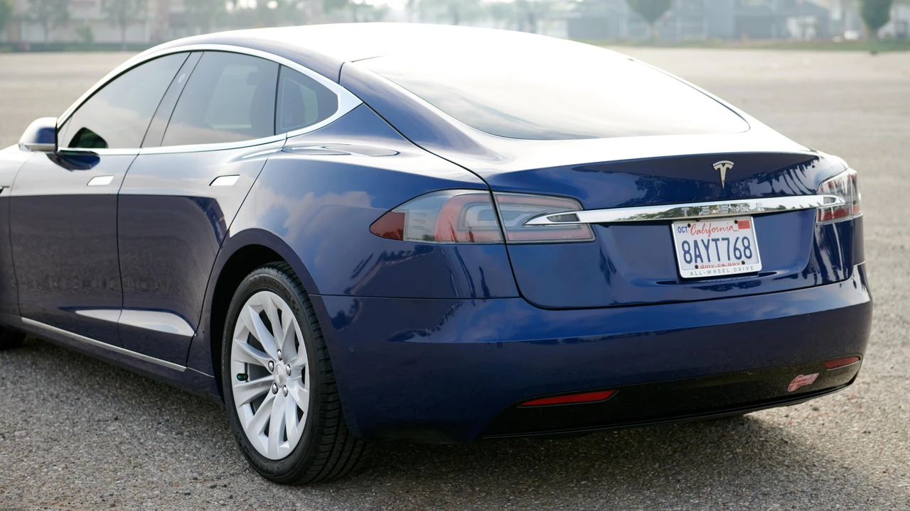 2017 Tesla Model S - Image 9 of 31