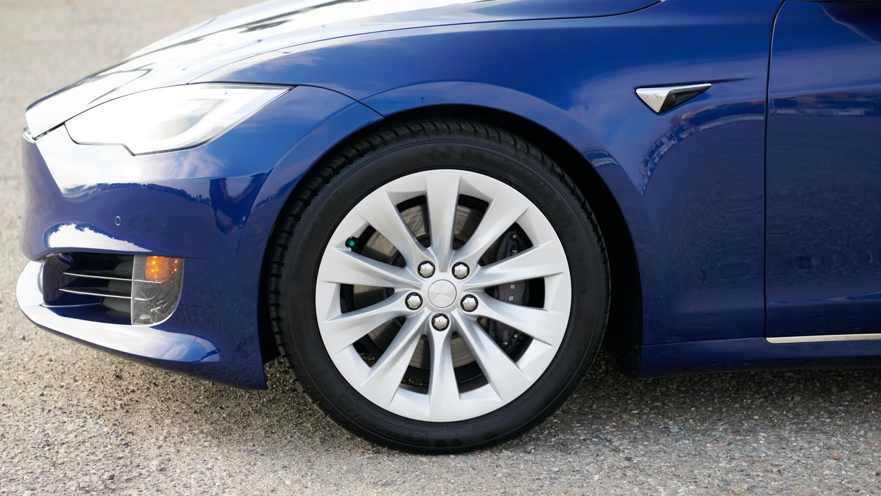 2017 Tesla Model S - Image 26 of 31