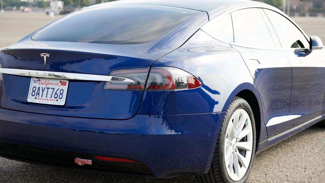 2017 Tesla Model S - Image 11 of 31