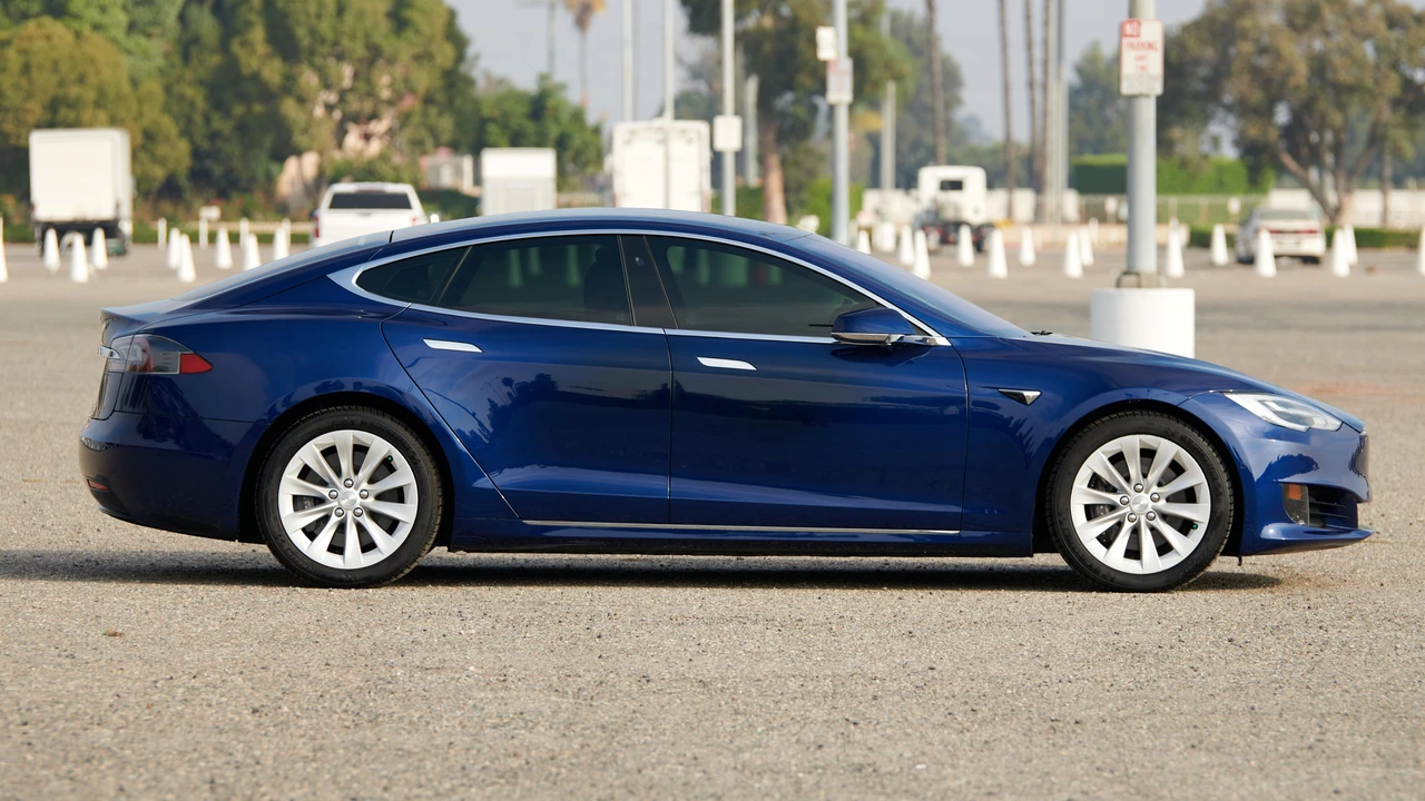 2017 Tesla Model S - Image 14 of 31